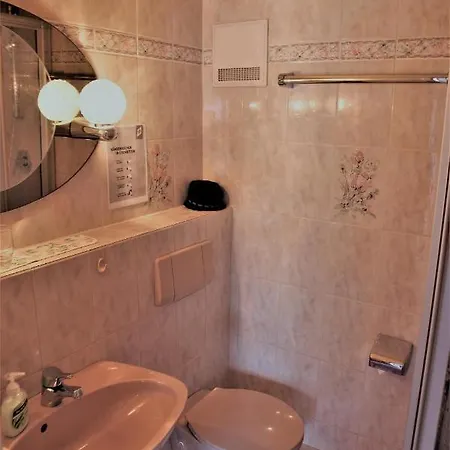 여관 Gaestehaus Loedermann 가르미슈파르텐키르헨