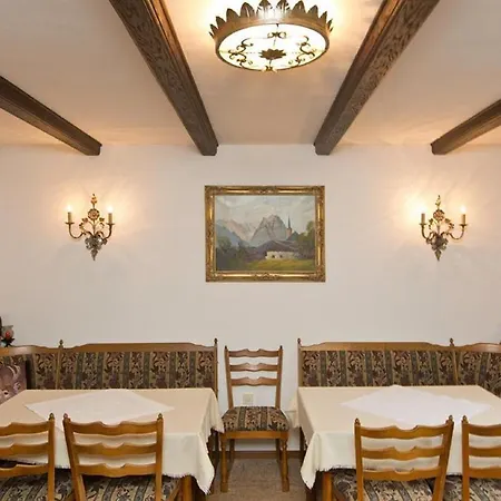 Gaestehaus Loedermann 여관 가르미슈파르텐키르헨